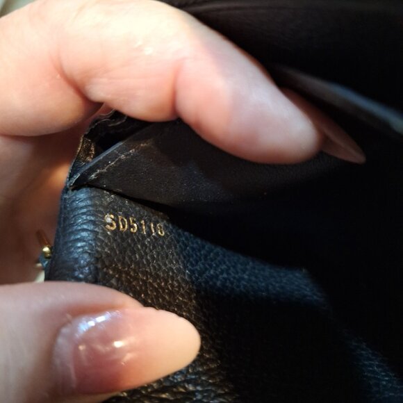 Louis Vuitton Empreinte Noir wallet with gold chain (authentic) - Picture 3 of 4